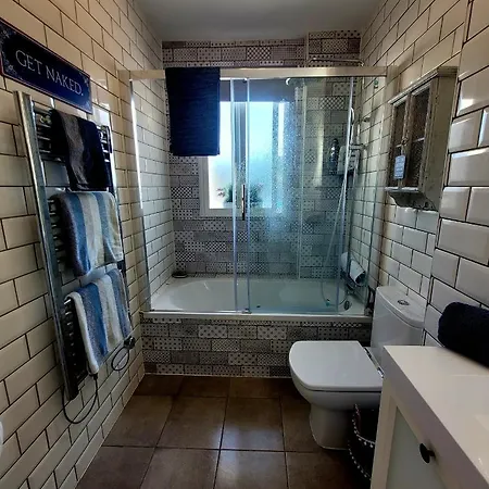 Village Penthouse Apartment, 2 Bedrooms, Stunning Views, Swimming Pool !! 贝纳阿维斯