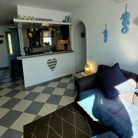 公寓 Village Penthouse Apartment, 2 Bedrooms, Stunning Views, Swimming Pool !! 贝纳阿维斯