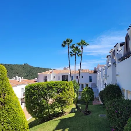 Village Penthouse Apartment, 2 Bedrooms, Stunning Views, Swimming Pool !! 公寓 贝纳阿维斯