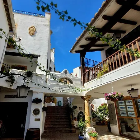 Village Penthouse Apartment, 2 Bedrooms, Stunning Views, Swimming Pool !! 公寓 贝纳阿维斯
